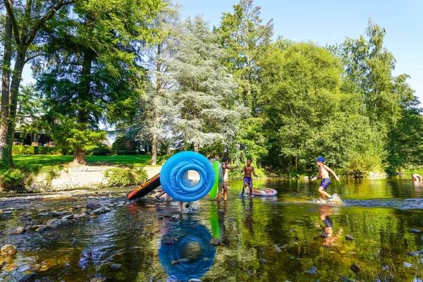 Spännande Och Glada Barn Som Leker Och Har Roligt Flod — Stockfoto