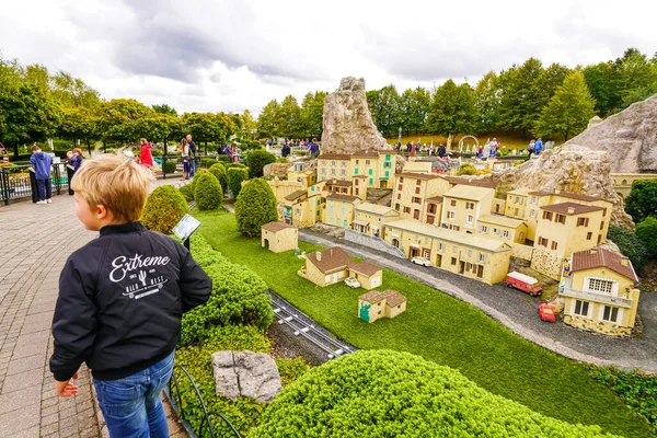 Windsor United Kingdom January 2020 Tourists Kids Miniland Miniature Park — Stock Photo, Image