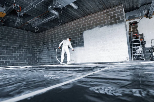 Man Overall Painting Industrial Wall White Acrylic Paint — Stock Photo, Image