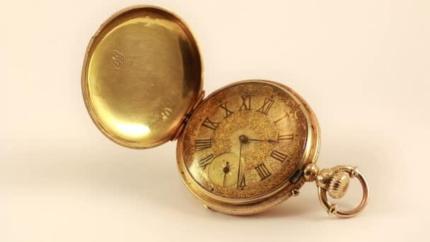 Relógio de bolso vintage 18k ouro engrenagens — Vídeo de Stock