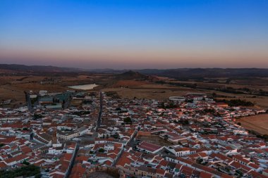 İspanya 'nın güneyindeki küçük Endülüs kasabası bir dağın tepesinden fotoğraflandı.