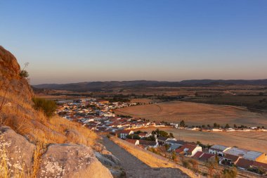 İspanya 'nın güneyindeki küçük Endülüs kasabası bir dağın tepesinden fotoğraflandı.