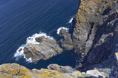 İspanya 'daki Atlantik Okyanusu' ndaki cennet ve dağlık ada