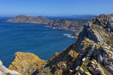 İspanya 'daki Atlantik Okyanusu' ndaki cennet ve dağlık ada