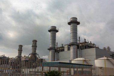 Barselona İspanya 'da elektrik enerji üretimi için termik santral