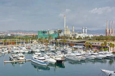 İspanya 'nın Barcelona kentindeki Akdeniz limanında