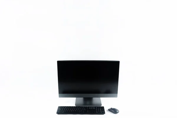 Beyaz Arkaplanda Klavye Fare Olan Monoblock Bilgisayar Beyaz Izolasyonda — Stok fotoğraf