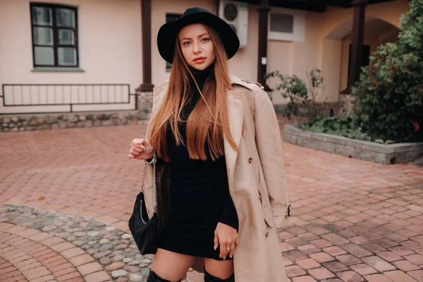 Stylish Young Woman Beige Coat Black Hat City Street Women — Stock Photo, Image