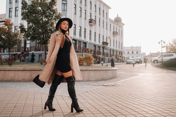 Stylish Young Woman Beige Coat Black Hat City Street Women — Stock Photo, Image