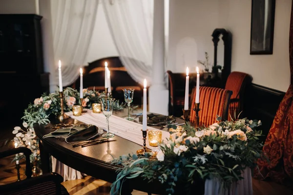 Décoration Table Mariage Avec Des Fleurs Sur Table Dans Château — Photo