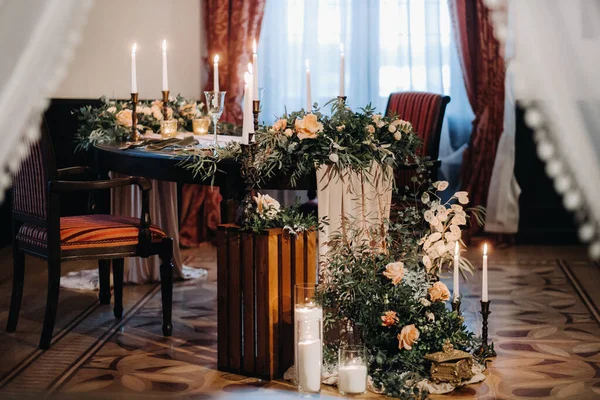 Decorazione Tavola Nuziale Con Fiori Sul Tavolo Del Castello Arredamento — Foto Stock