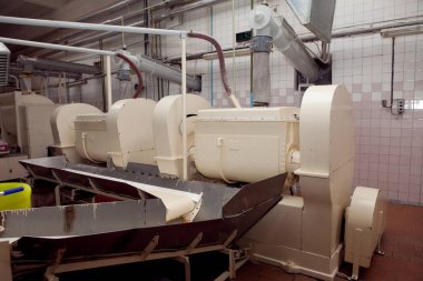 Fabrikada kurabiye yapma makinesi..