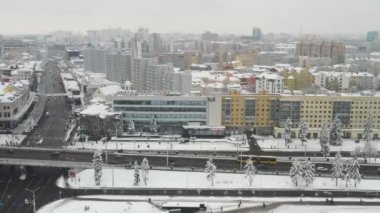 Minsk 'in karla kaplı şehir merkezinde. Yukarı şehir. Beyaz Rusya