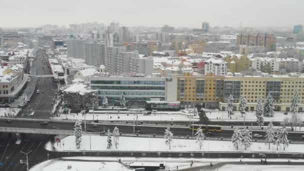 Заснеженный центр Минска с высоты. Верхний город. Беларусь — стоковое видео
