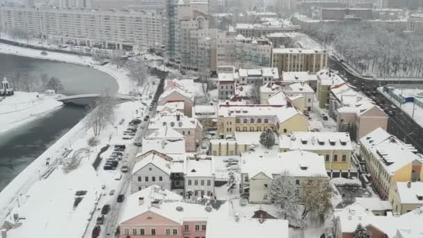 Ośnieżony stary centrum Mińsk z wysokość. Przedmieścia Trójkowego. Białoruś — Wideo stockowe