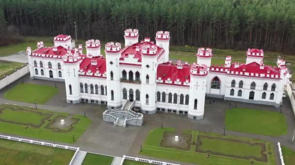 Palacio Puslovsky. Castillo de Otoño Kossovsky en Bielorrusia — Vídeos de Stock