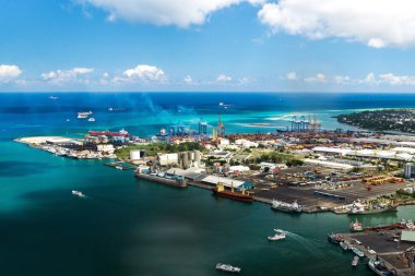 PORT LOUIS, Mauritius, Afrika limanının havadan görüntüsü.