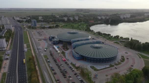 15 september 2019 Top view of the Ice Palace Chizhovka Arena i Minsk vid solnedgången.Vitryssland — Stockvideo