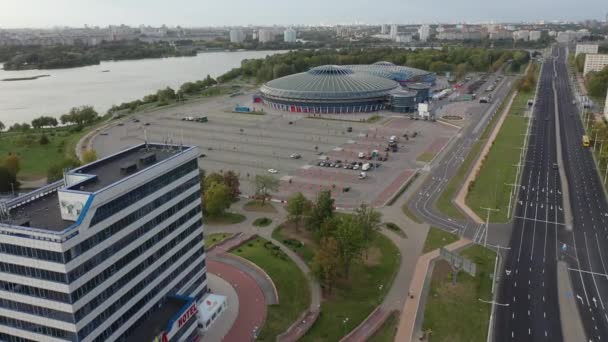 15. září 2019 Pohled shora na hotel Aréna v blízkosti Ledového paláce v Minsku.Bělorusko — Stock video