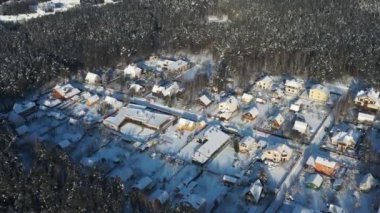 Minsk 'te park yeri olan modern bir spor kompleksinin kışın en iyi manzarası. Beyaz Rusya