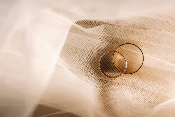 Close Two Gold Wedding Rings Wedding — Stock Photo, Image