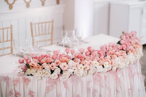 Bröllopsbord Dekoration Med Blommor Bordet Slottet Bord Inredning För Middag — Stockfoto