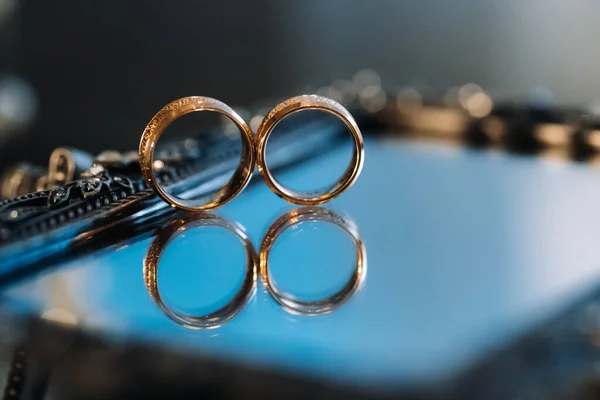 Close Van Twee Gouden Trouwringen Voor Een Bruiloft — Stockfoto