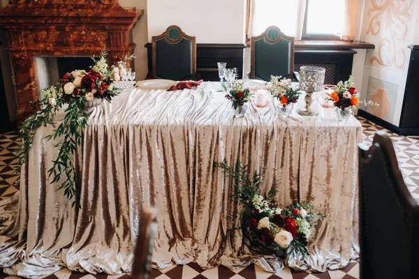 Décoration Table Mariage Avec Des Fleurs Sur Table Dans Château — Photo