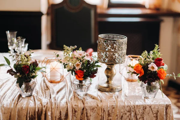 Bröllopsbord Dekoration Med Blommor Bordet Slottet Bord Inredning För Middag — Stockfoto