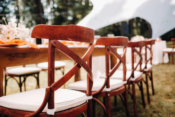 Beautiful Wedding Chairs Wedding Dinner Table Decor — Stock Photo, Image
