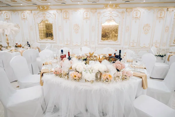 Bröllopsbord Dekoration Med Blommor Bordet Slottet Bord Inredning För Middag — Stockfoto