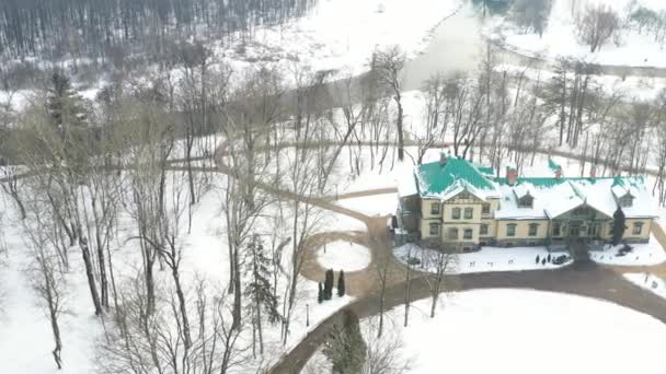 Mansión en el Parque Loshitsky de invierno. Minsk, Belarús — Vídeos de Stock