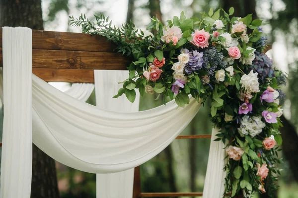 Wedding Ceremony Street Green Lawn Decor Fresh Flowers Arches Ceremony — Stock Photo, Image