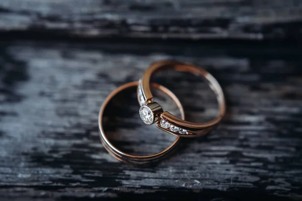 Close Van Twee Gouden Trouwringen Voor Een Bruiloft — Stockfoto