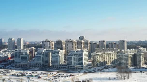 Vista da altura do novo microdistrito na cidade de Minsk no inverno.Arquitetura da cidade de Minsk.O novo bairro do farol.Belarus — Vídeo de Stock