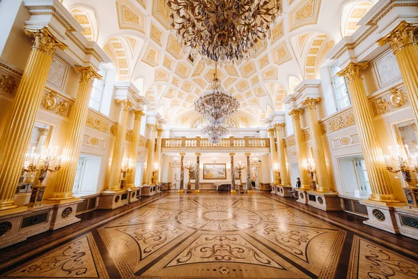 Grand Palace in Tsaritsyno in summer, Russia. Tsaritsyno Park is one of the main tourist attractions in Moscow. Beautiful scenic view of the old Tsaritsyn complex in summer — Stock Photo, Image