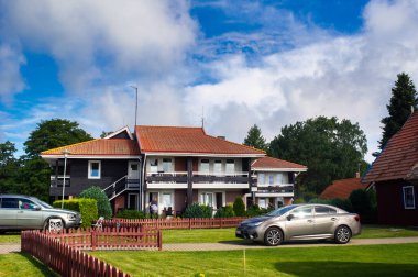 17 Ağustos 2017, Pervalka köyü, Litvanya, eski Litvanya geleneksel ahşap evi.