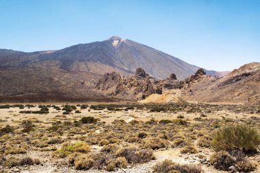 Teide Volkanı Ulusal Parkı 'nda bir krater. Mars manzaralı. İspanya..