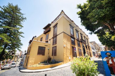 29 Temmuz 2019. Kanarya Adaları, İspanya. Tenerife adasındaki eski Icod de Los Vinos kasabasının sokakları.