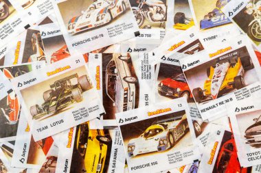 28 Mart 2021, Minsk, Belarus. antika Bombibom sakız ambalajları toplamak hobi.