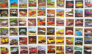 28 Mart 2021, Minsk, Belarus. antika Bombibom sakız ambalajları toplamak hobi.