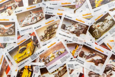 28 Mart 2021, Minsk, Belarus. antika Bombibom sakız ambalajları toplamak hobi.