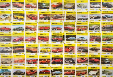 28 Mart 2021, Minsk, Belarus. antika Bombibom sakız ambalajları toplamak hobi.