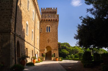 Paschini Kalesi, Toskana 'da Castiglioncello' da bulunan bir ortaçağ şatosu. İtalya, Livorno.