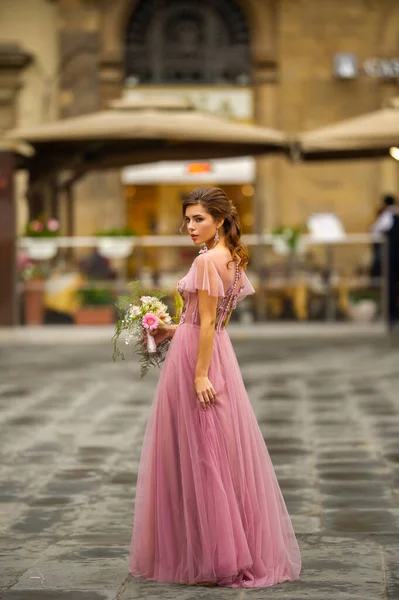 이탈리아 피렌체 시가지 중앙에 꽃다발을 분홍색 — 스톡 사진
