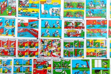 28 Mart 2021, Minsk, Belarus. Tipitip çiklet ambalajı toplamak hobi.