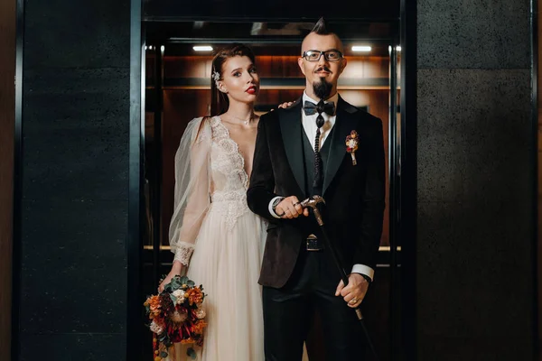 Pareja Boda Con Estilo Interior Novia Novio Glamorosos —  Fotos de Stock