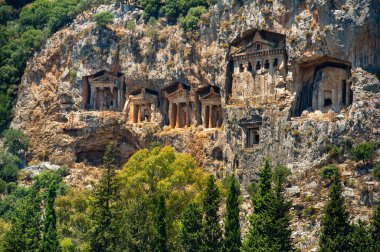 Antik Caunos kentinin ünlü Lycian Mezarları, Dalyan, Türkiye.