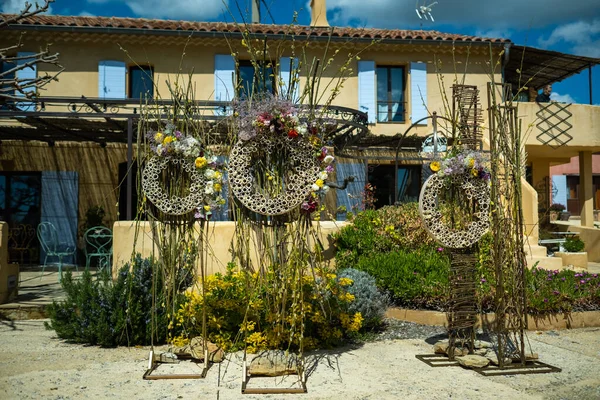 Origineel Trouwdecor Bij Huwelijksceremonie Straat Bij Villa Provence Frankrijk — Stockfoto