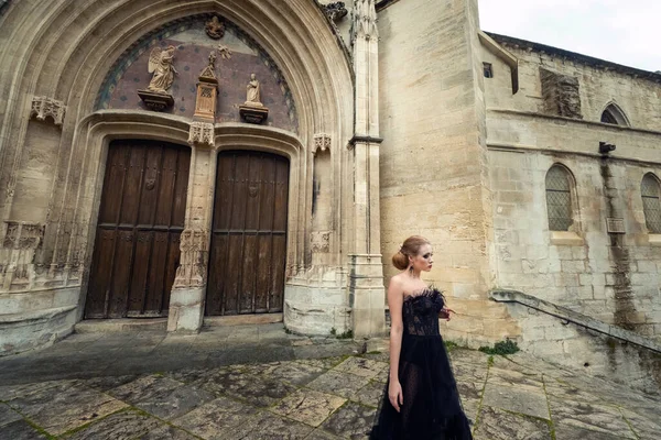 Una Sposa Elegante Abito Sposa Nero Nell Antica Città Francese — Foto Stock